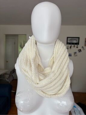 BASS Ivory Ribbed Knit Infinity Scarf Polyester Neck Warmer Solid